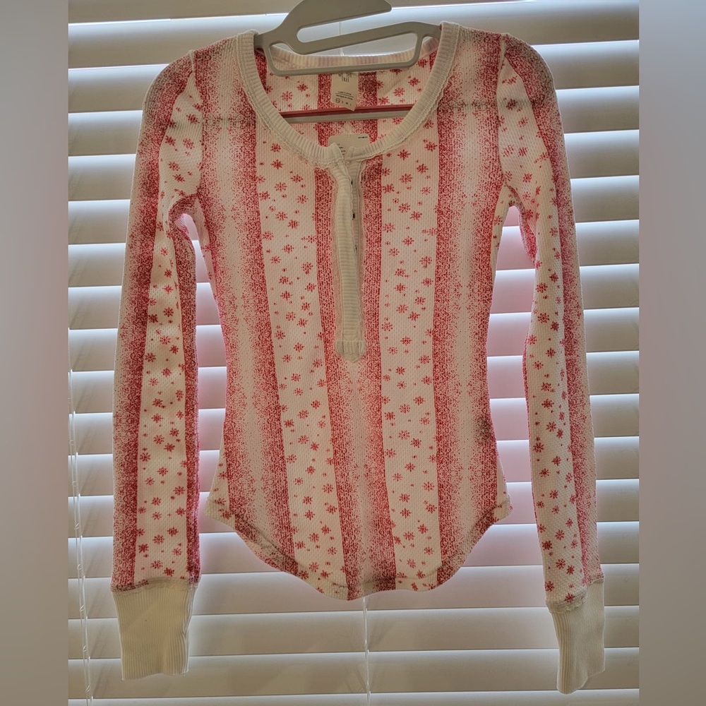 FREE PEOPLE Top Long Sleeve
Size XS Color White/Red